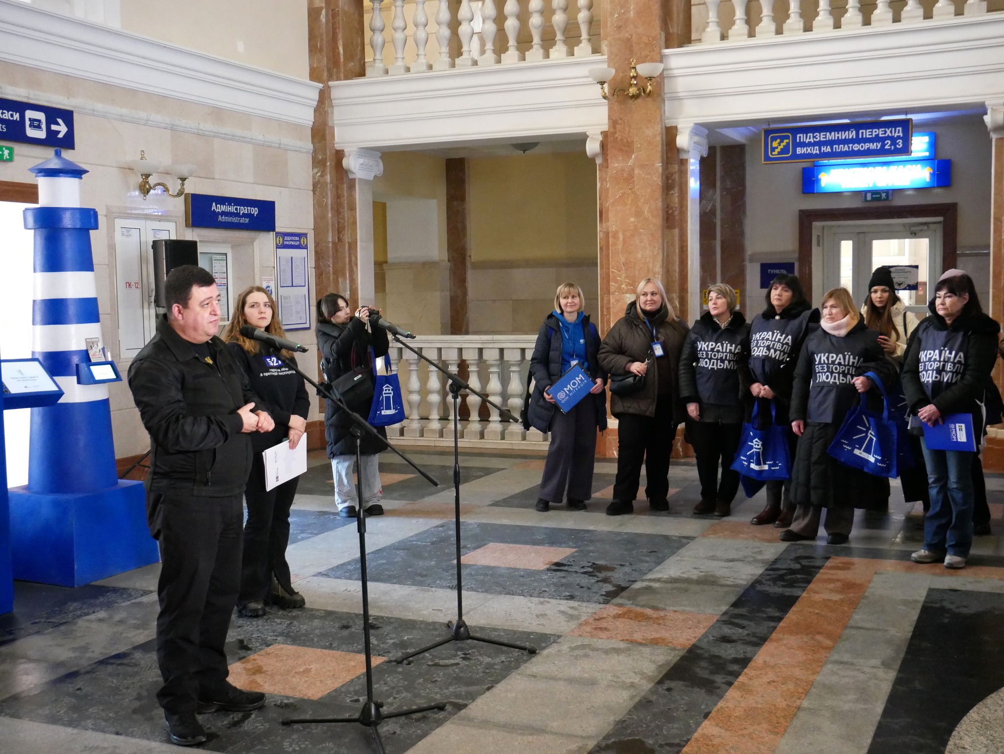 На Вінниччині відкрили інтерактивну інсталяцію «Кімната, де живе експлуатація» в межах національної кампанії протидії торгівлі людьми