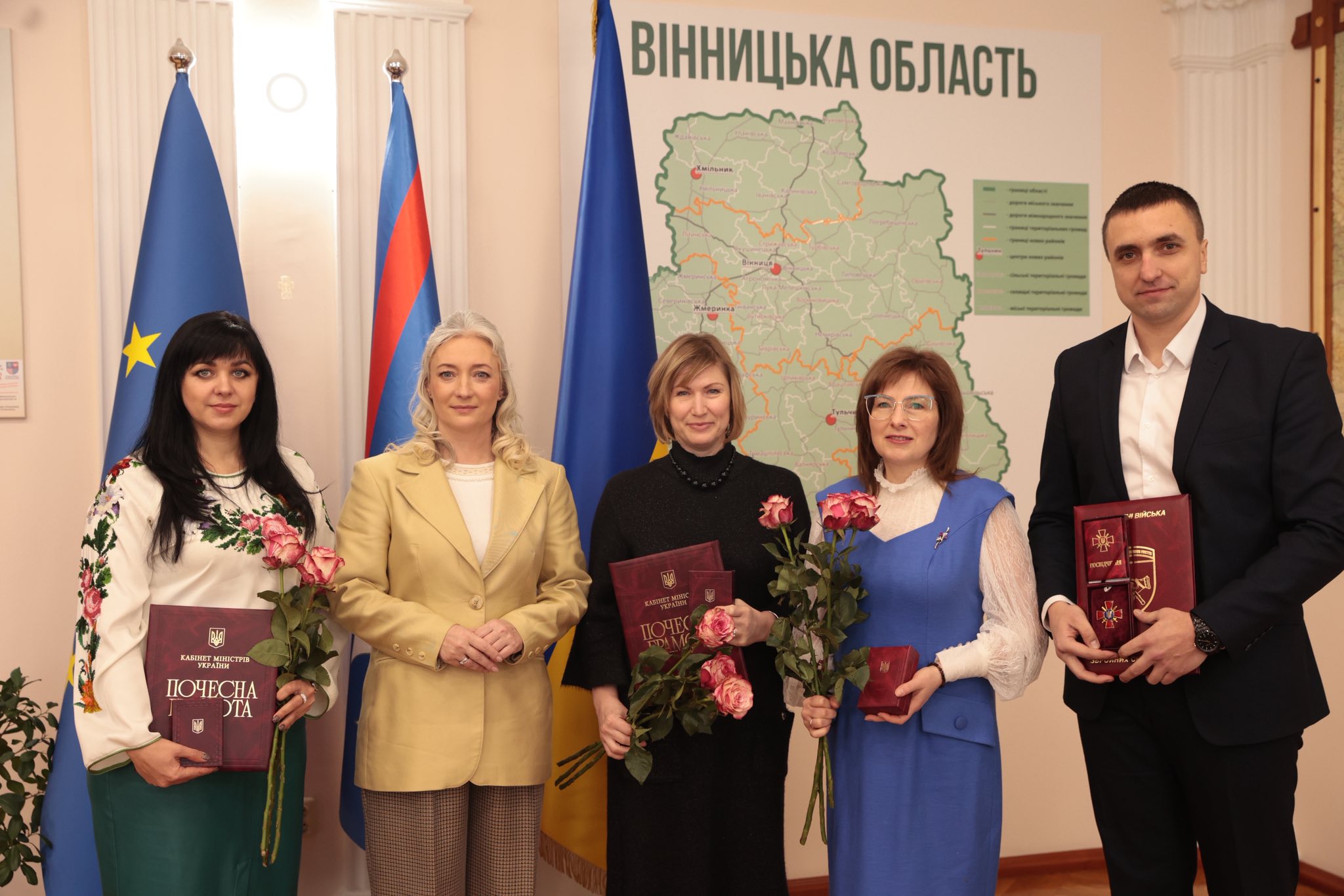 На Вінниччині до Дня Соборності відзначили людей, які своєю працею зміцнюють Україну