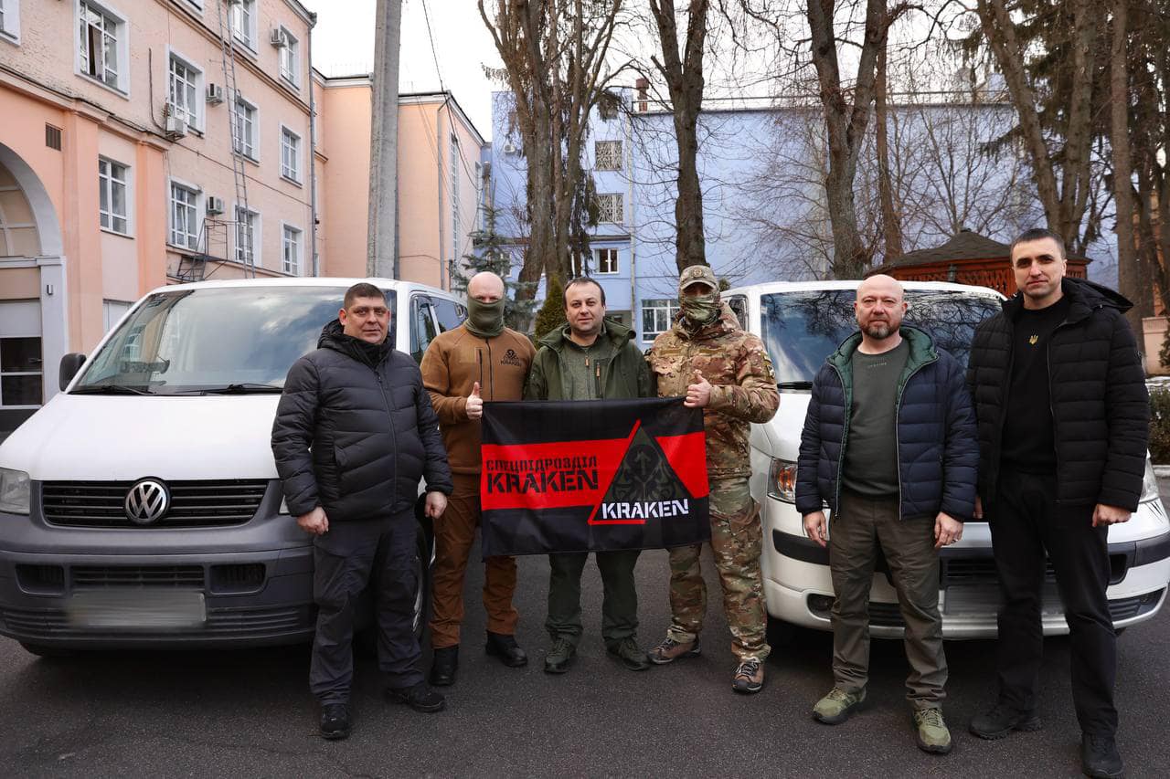 Для спецпідрозділу ГУР «KRAKEN» придбали два мікроавтобуси Volkswagen