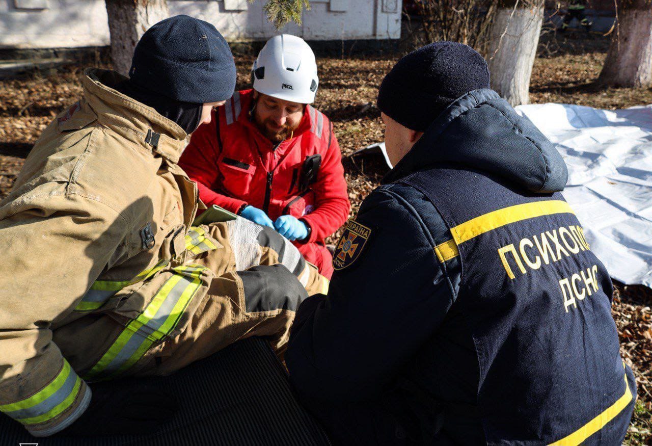 На Вінниччині психологи ДСНС та Нацполіції відпрацьовували алгоритм надання першої психологічної допомоги в умовах надзвичайної ситуації 