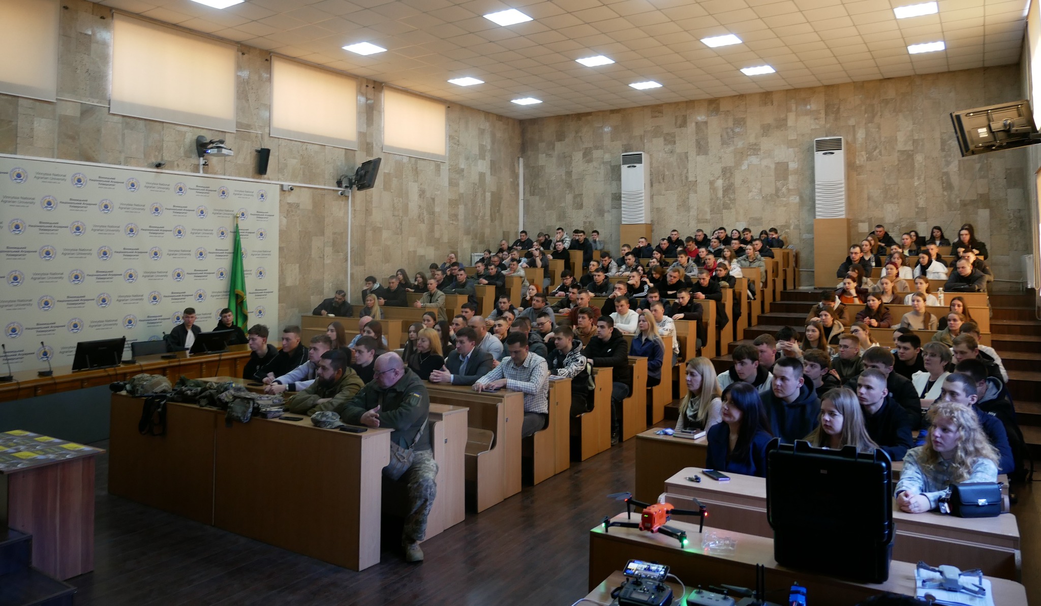 Студентську молодь Вінниччини продовжують знайомити з курсом підготовки до національного спротиву