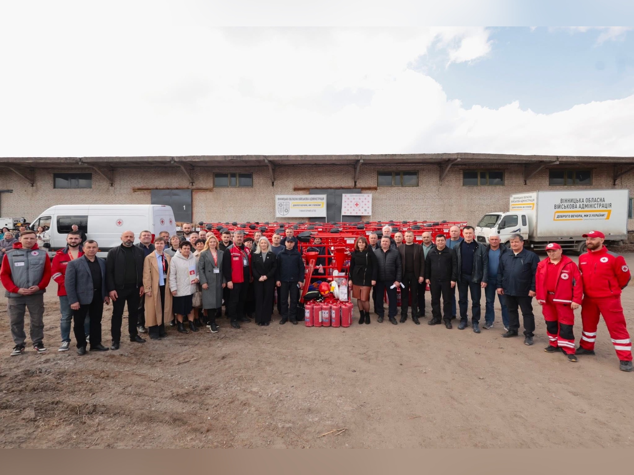 30 громад Вінниччини отримали набори екіпірування для місцевих пожежних команд від Червоного Хреста України
