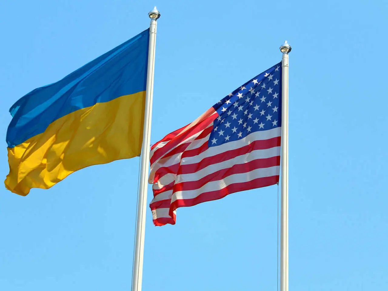 Прапори України та США