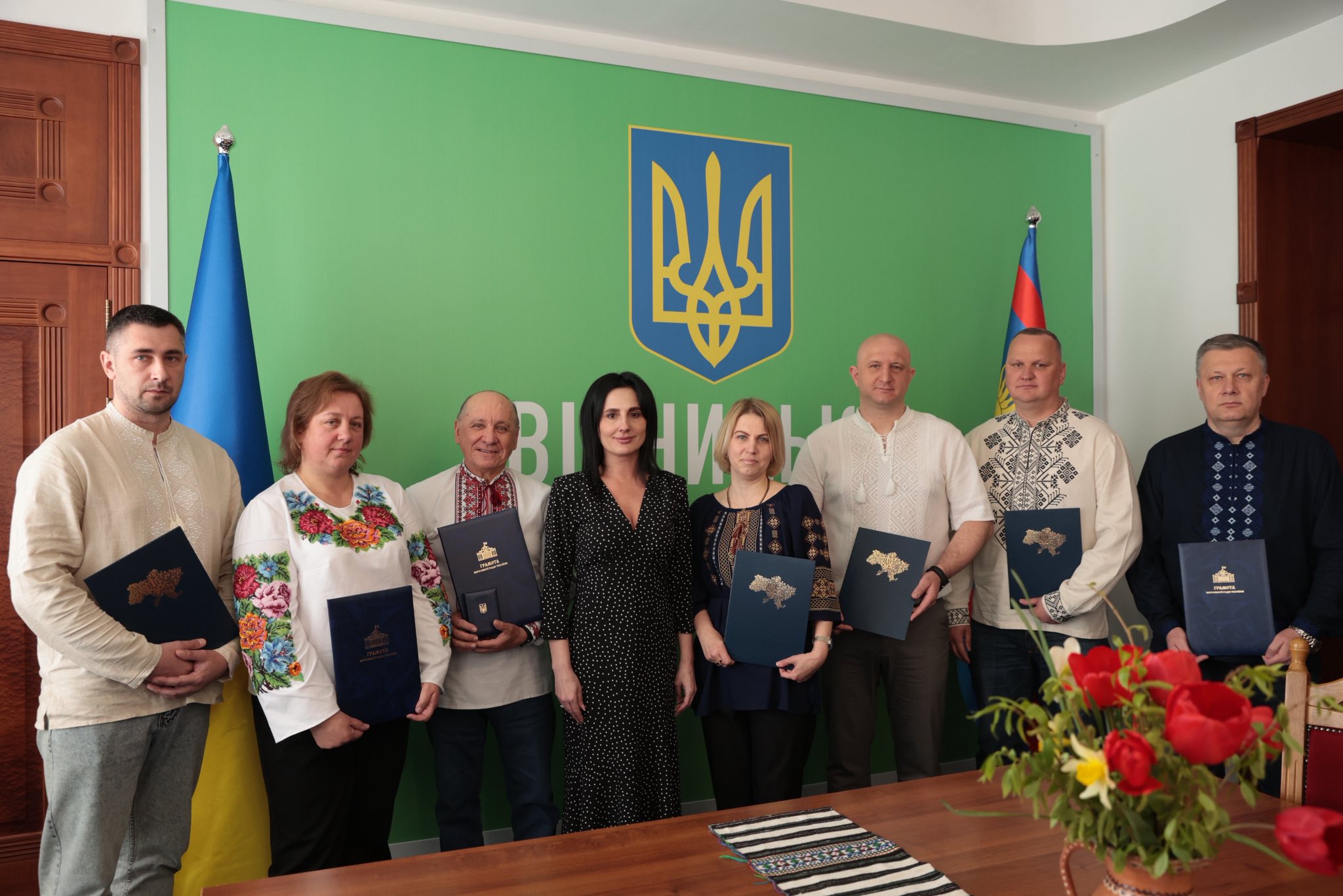 У Вінницькій ОВА народна депутатка України Ірина Борзова вручила відзнаки Верховної Ради України вінничанам, які щодня працюють на благо України