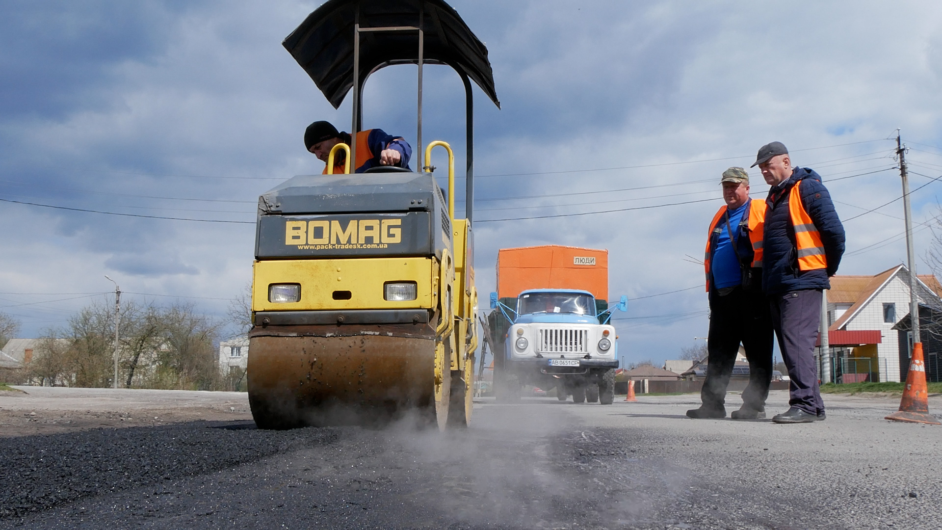 Люди та спецтехніка