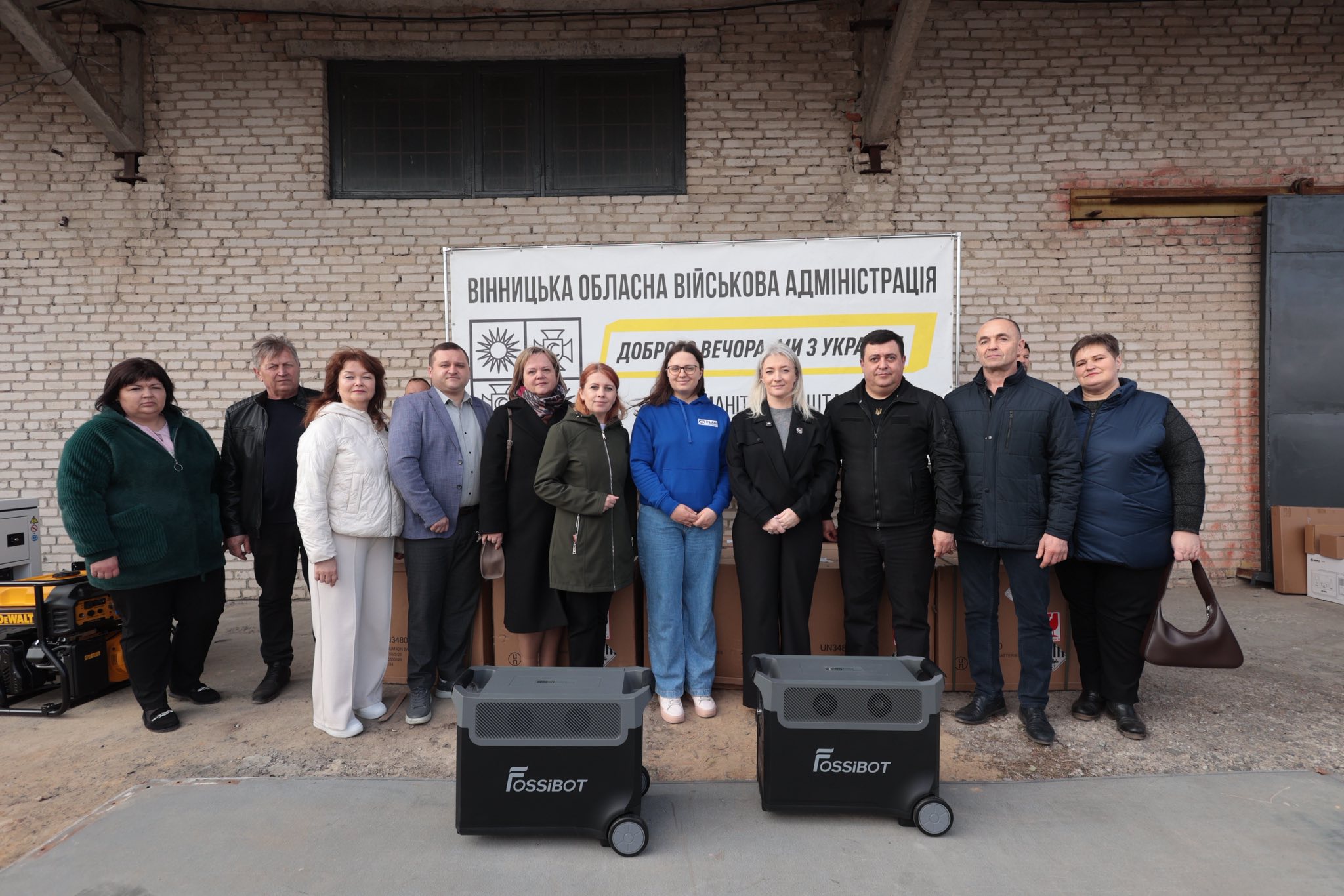 На Вінниччині для закладів середньої освіти передали 10 зарядних станцій та 16 репітерів 