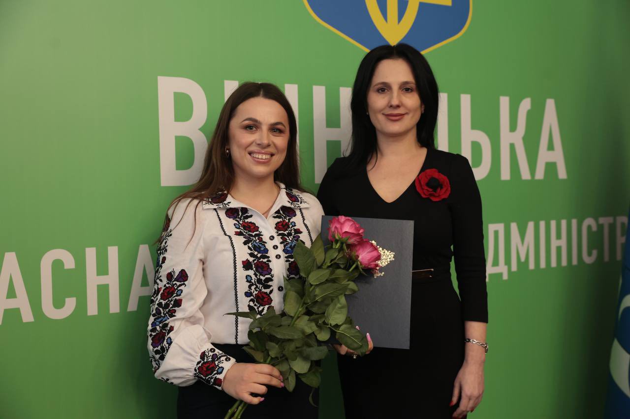 У Вінницькій ОВА народна депутатка України Ірина Борзова вручила високі державні відзнаки вінничанам, які щоденно працюють на благо нашої країни