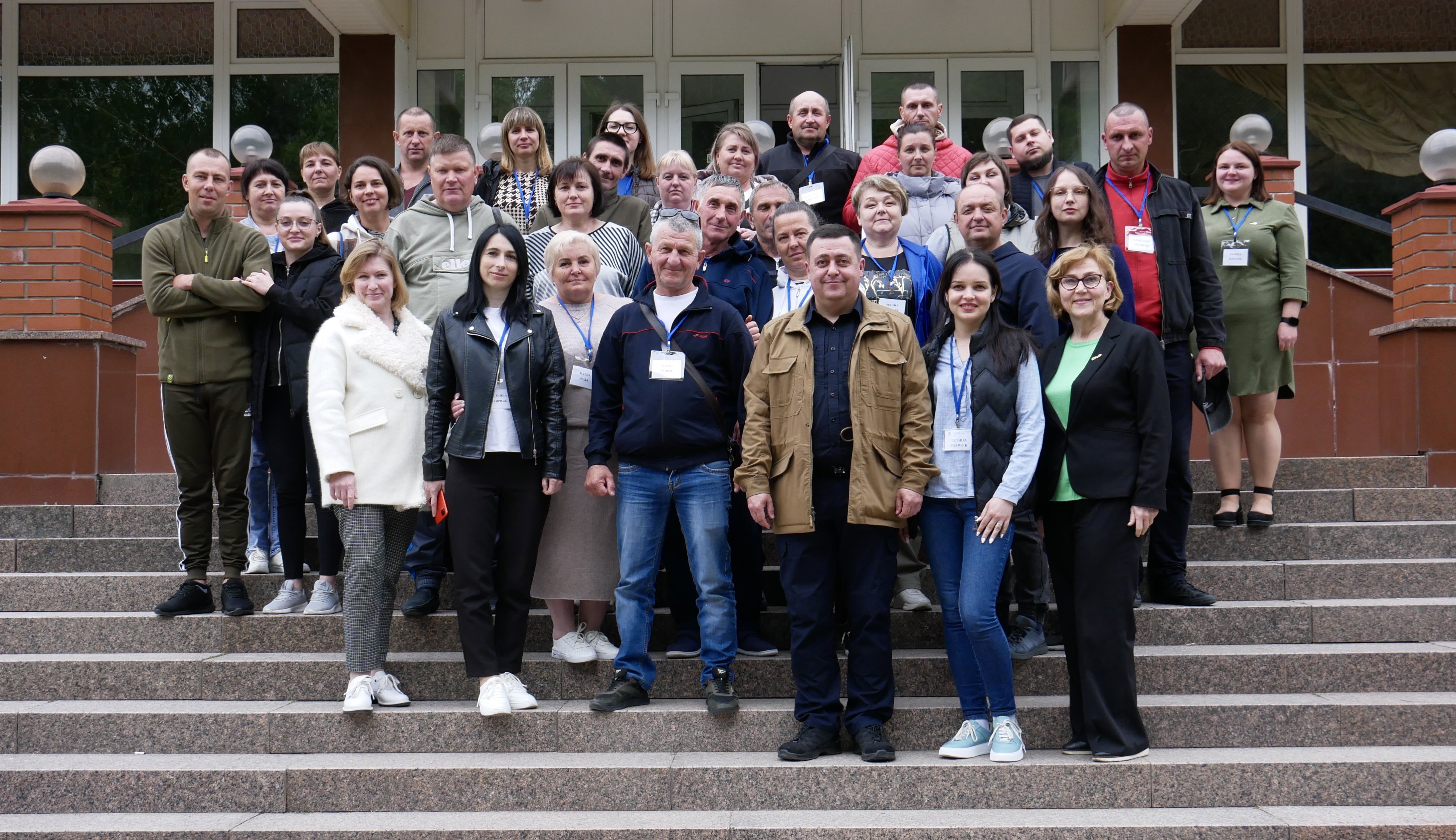 Заступник Начальника ОВА Андрій Кавунець, ветерани війни та їх дружини, представники профільних департаментів ОВА, обласного центру соціальних служб та фахівці мультидисциплінарної команди  