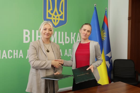 Перша заступниця начальника ОВА Наталя Заболотна та заступниця директора Представництва Plan International в Україні Ванесса Форест