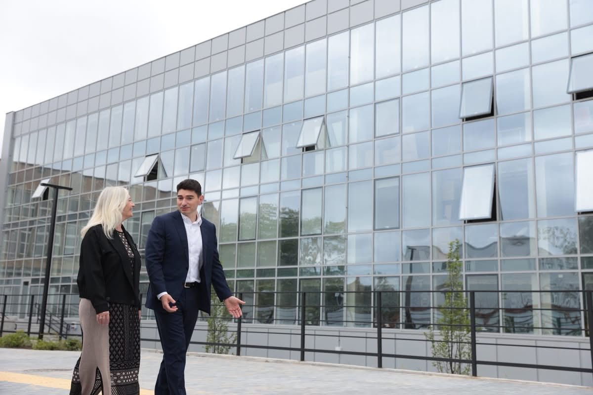 Перша заступниця Начальника ОВА Наталя Заболотна та учасник зустрічі 