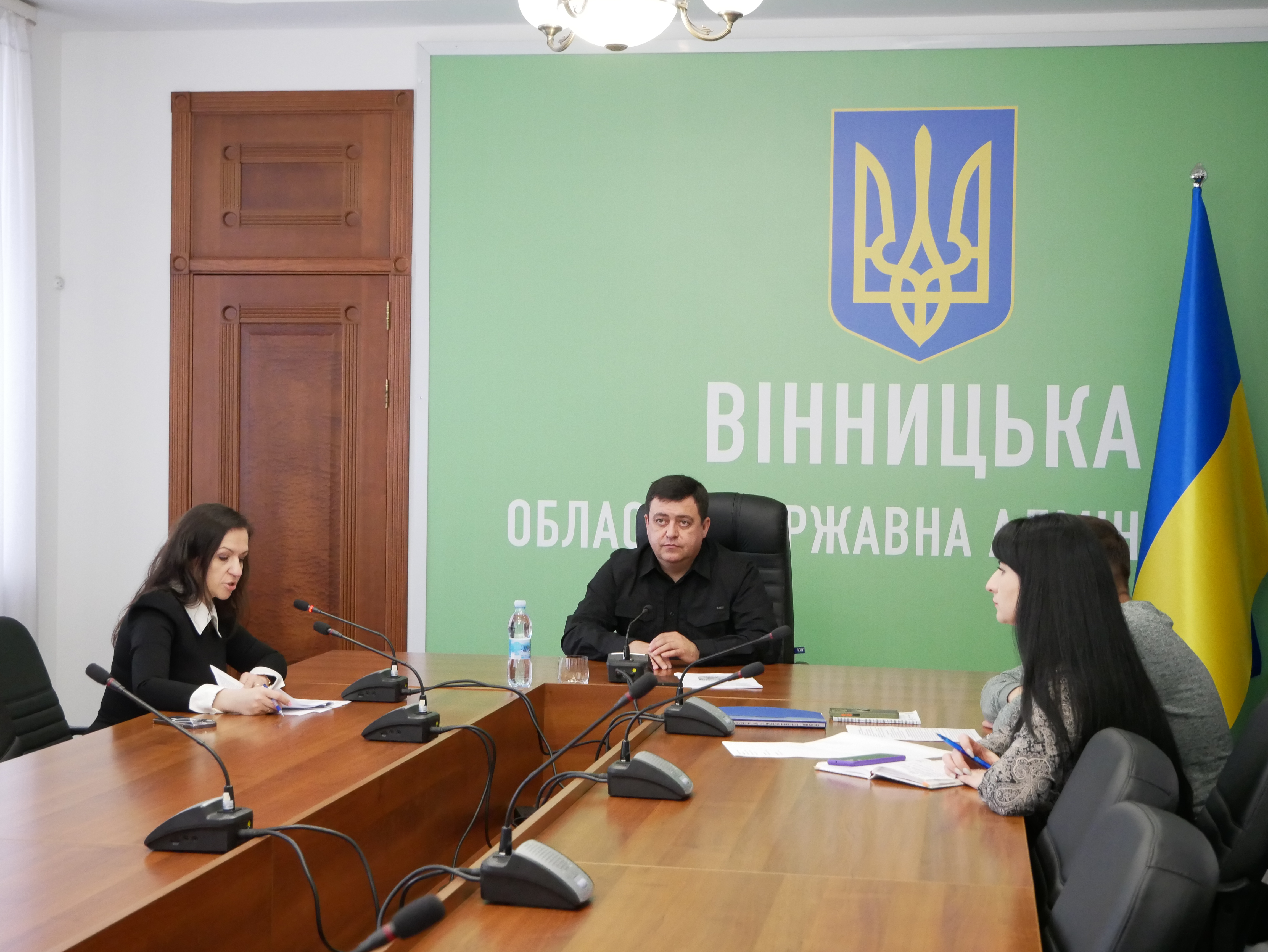 заступник начальника Вінницької обласної військової адміністрації Андрій Кавунець, начальниця управління спорту та рухової активності Департаменту гуманітарної політики ОВА Наталія Токар та представники Департаменту