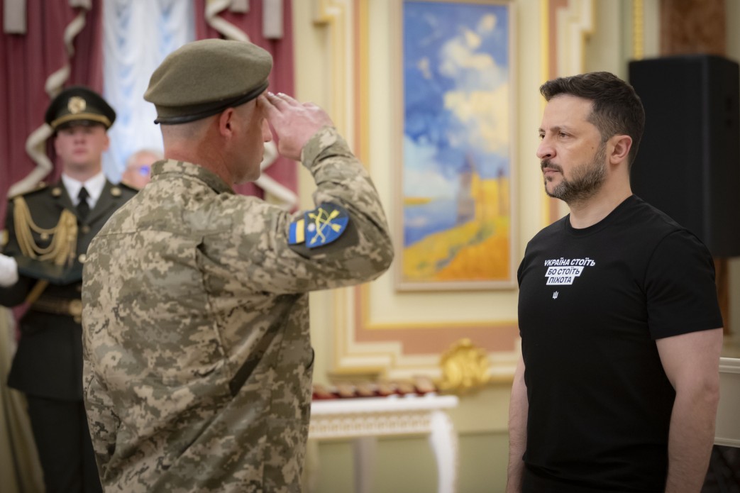 Україна стоїть, бо стоїть українська піхота: Президент відзначив державними нагородами воїнів-піхотинців 