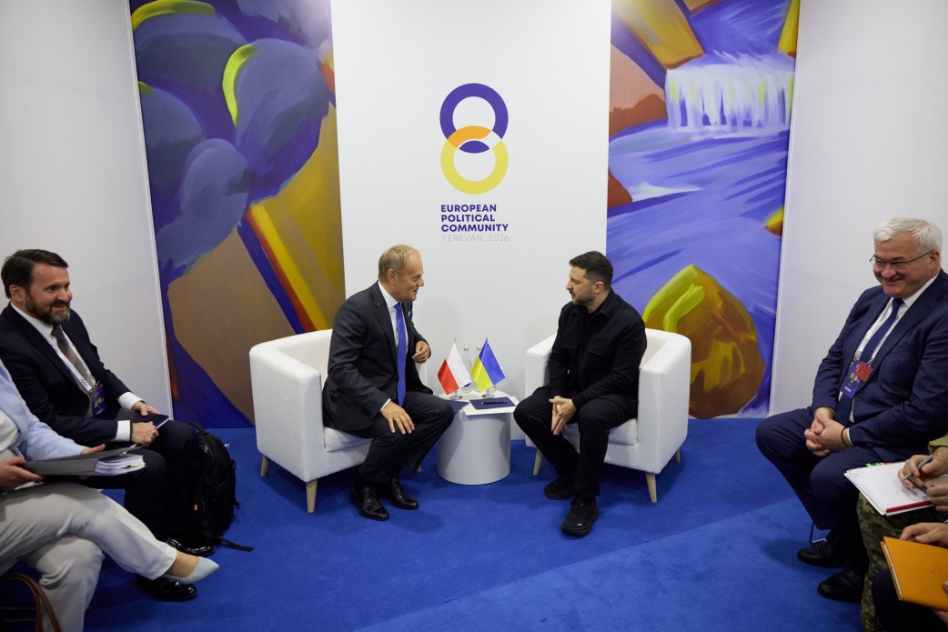 У Єревані Президент України Володимир Зеленський провів зустріч із Прем’єр-міністром Польщі Дональдом Туском