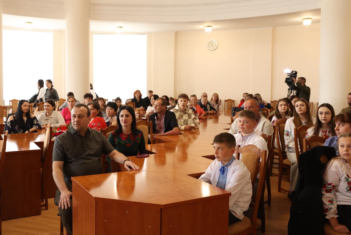 Начальник ОВА Сергій Борзов, народна депутатка України Ірина Борзова та учасники заходу