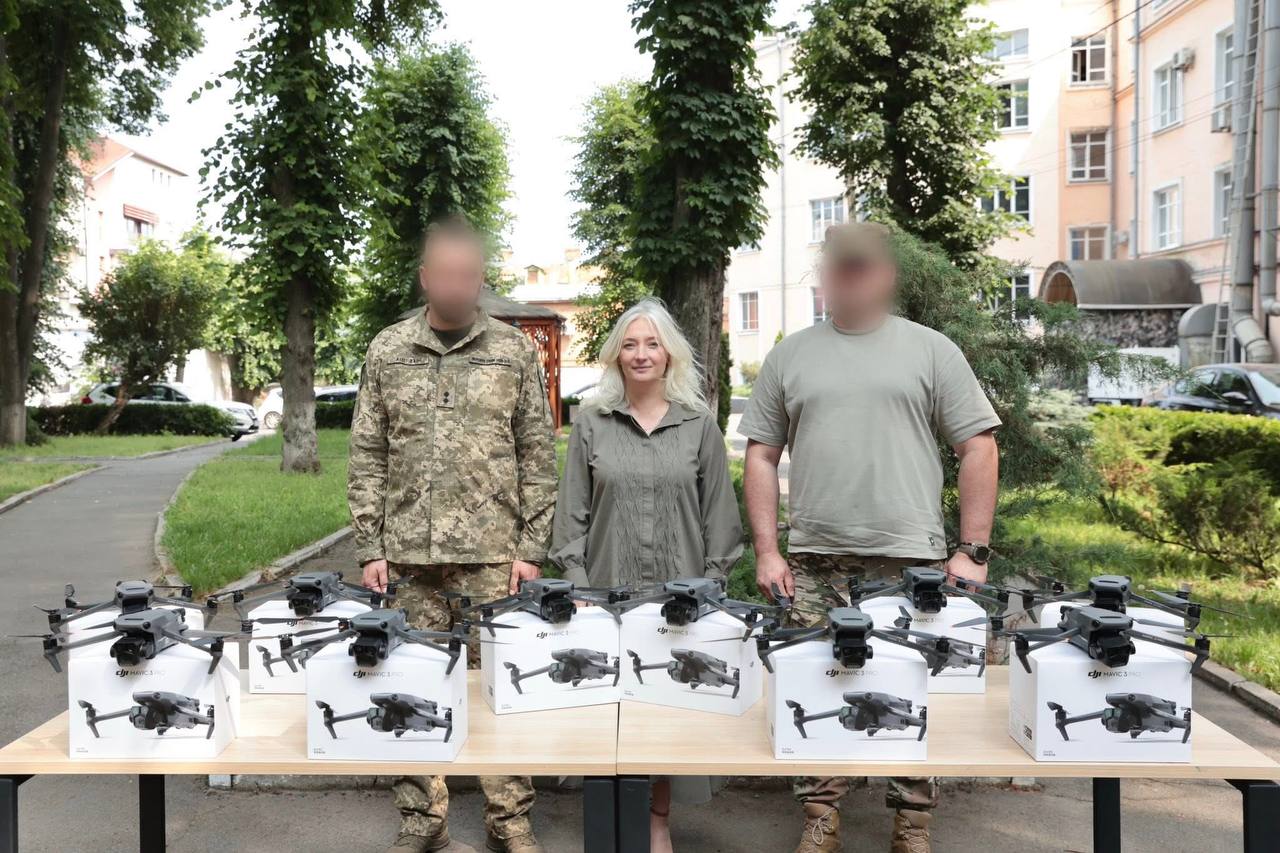 Перша заступниця начальника ОВА Наталя Заболотна з військовими