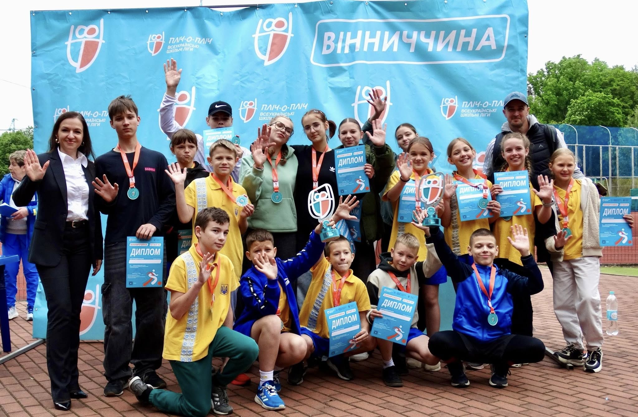 Дві команди легкоатлетів «Вінницького ліцею № 27» - обласні чемпіони «Пліч-о-пліч. Всеукраїнські шкільні ліги»