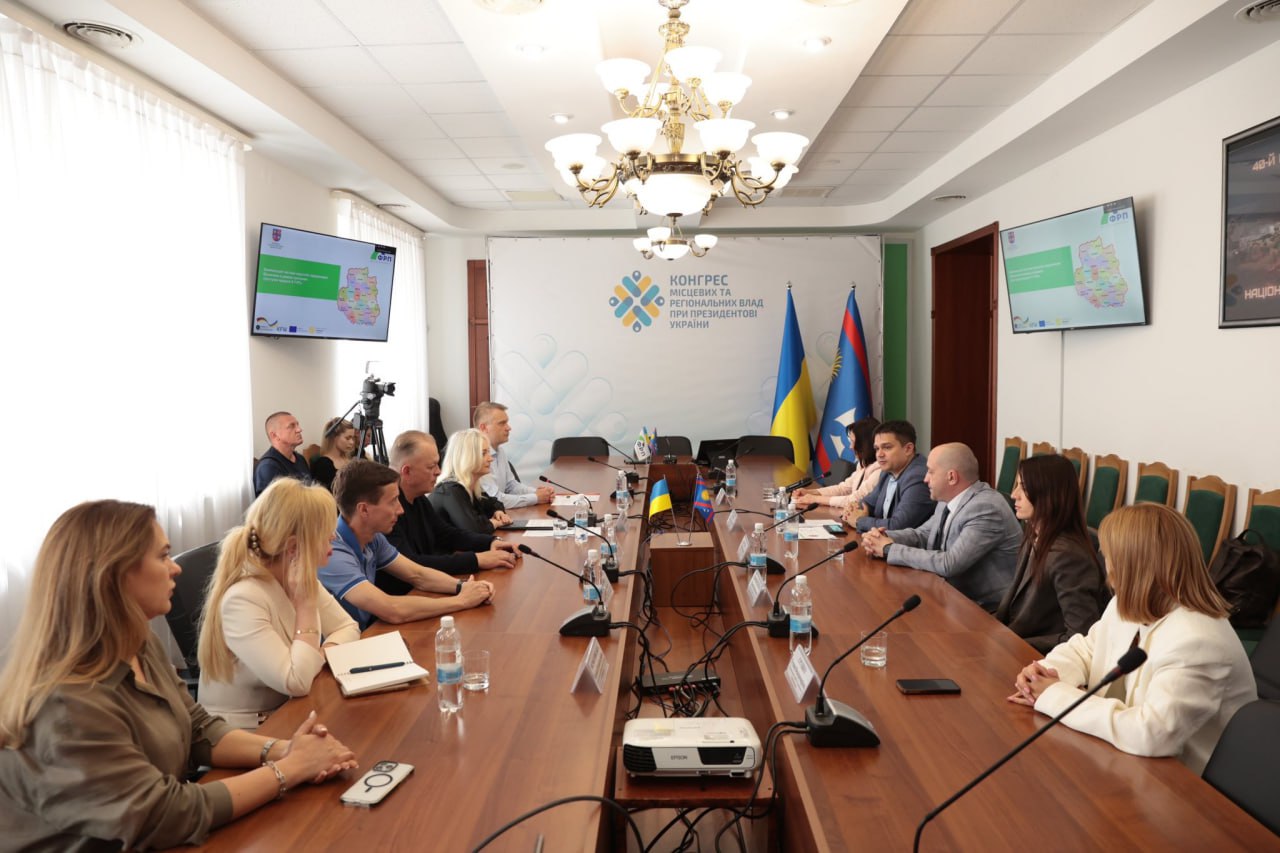 Перша заступниця начальника ОВА Наталя Заболотна з учасниками заходу