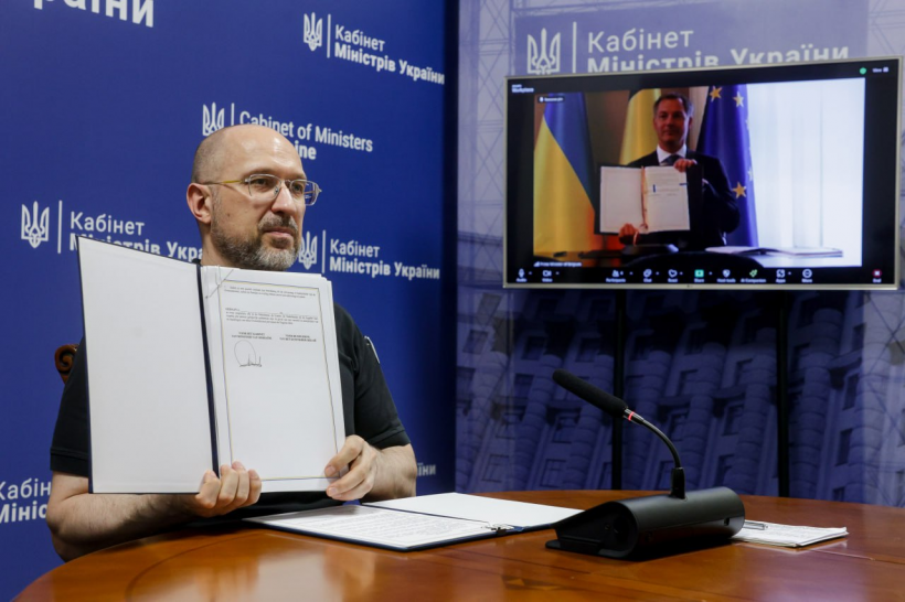  Прем’єр-міністр України Денис Шмигаль та Прем’єр-міністр Бельгії Александер Де Кроо під час онлайн-зустрічі