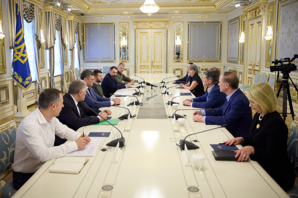 учасники зустрічі 