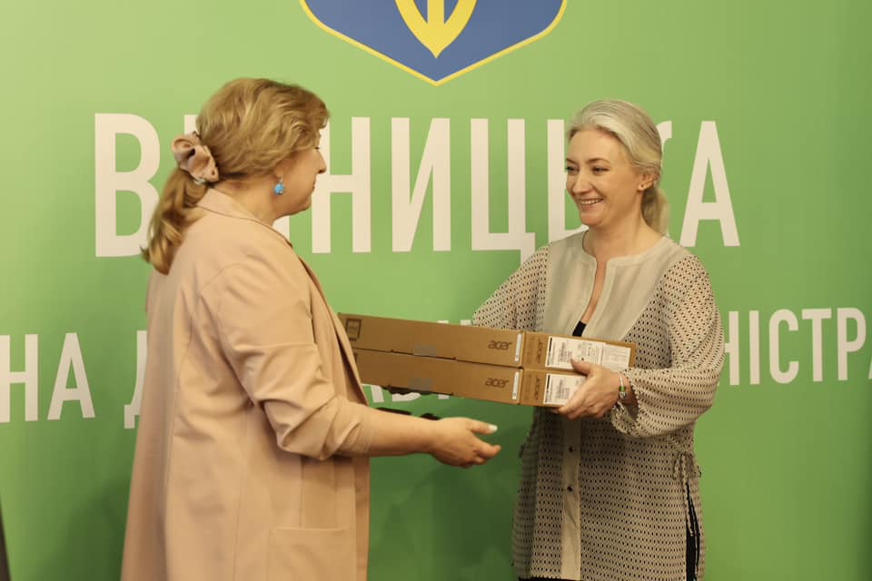 Перший заступник Начальника ОВА Наталя Заболотна та учасниця заходу 