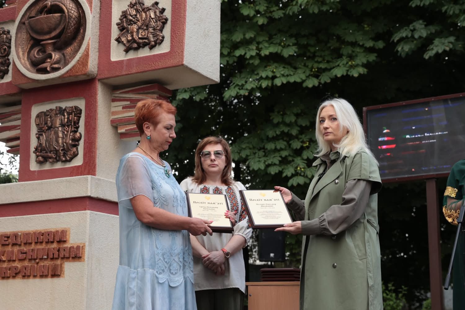 Перша заступниця начальника ОВА Наталя Заболотна, заступниця директора Департаменту охорони здоров'я та реабілітації ОВА Тетяна Бондаренко та учасниця заходу