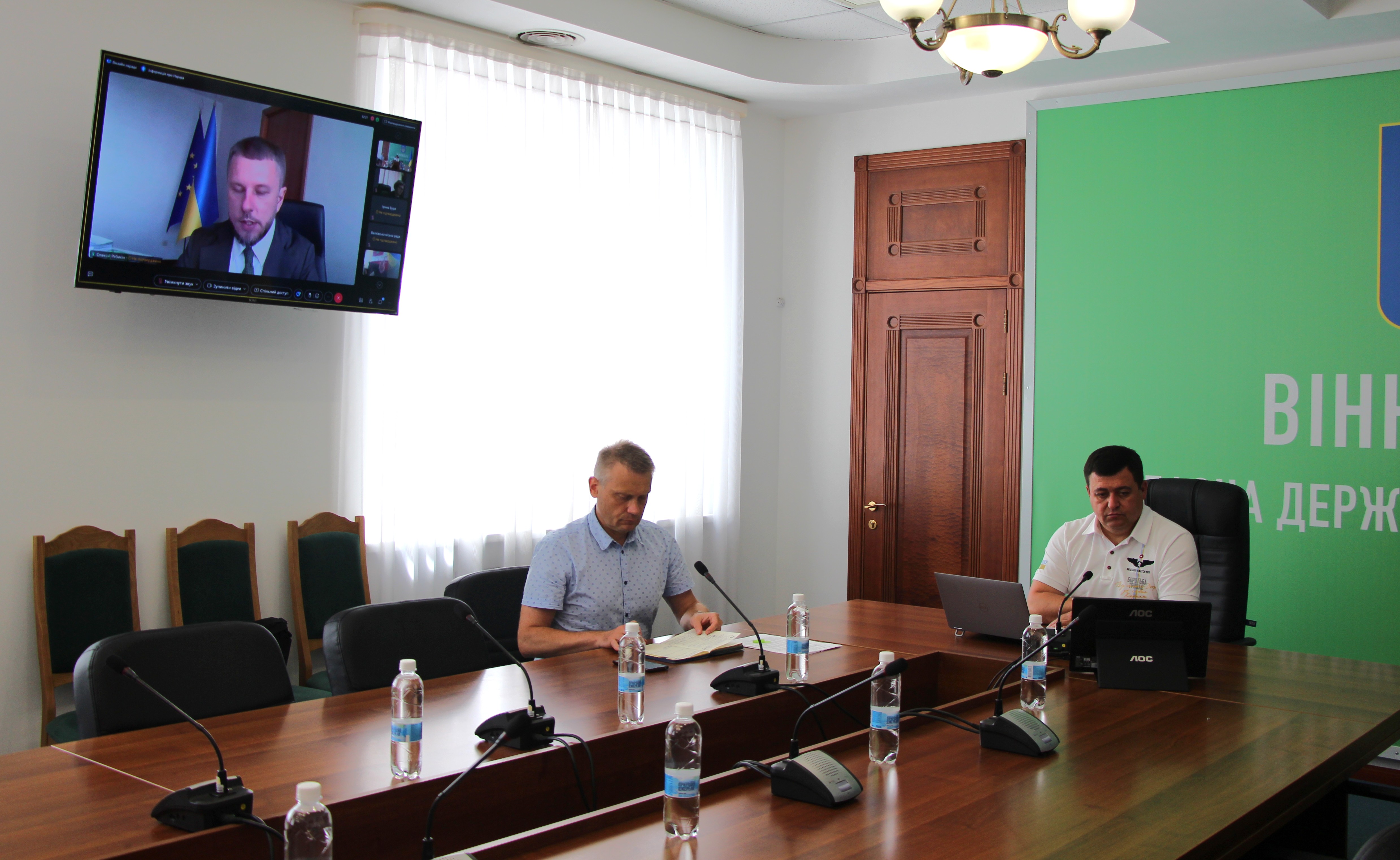 Заступник Начальника ОВА Андрій Кавунець та директор Департаменту міжнародного співробітництва та регіонального розвитку ОВА Ігор Цехановський