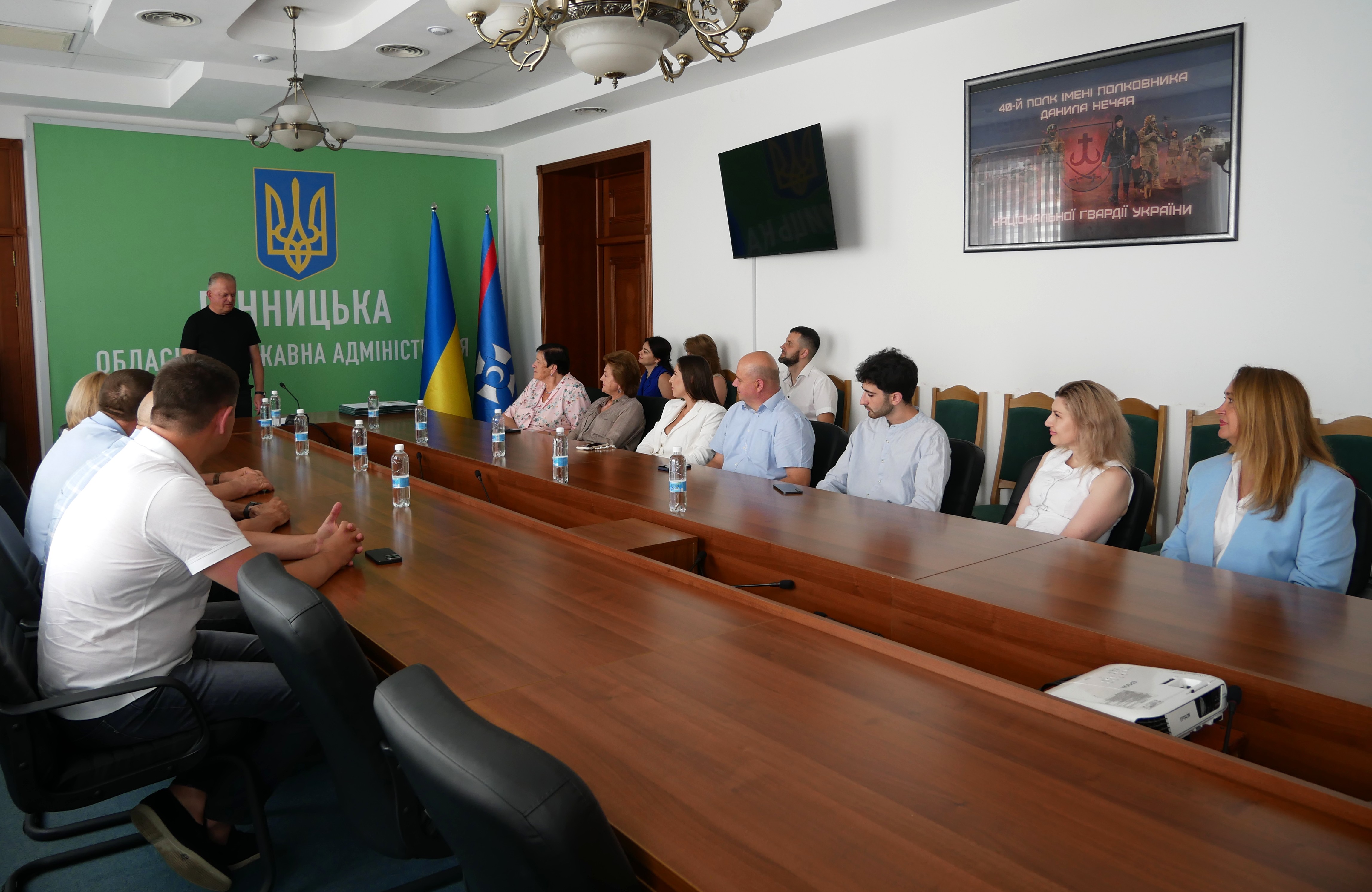 Заступник начальника ОВА Сергій Здітовецький та учасники зустрічі