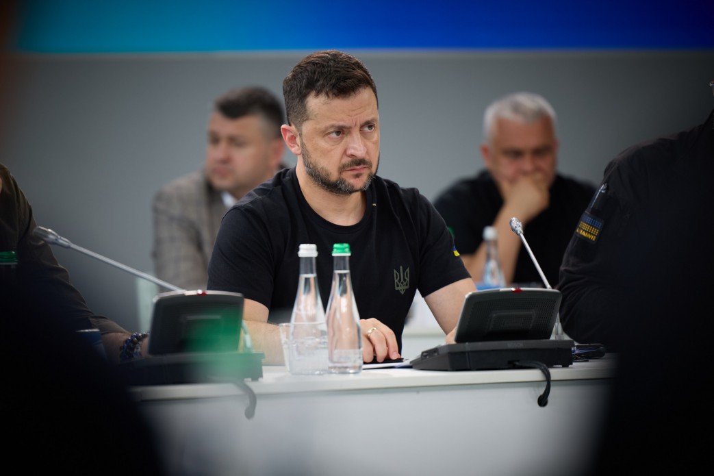 Президент України Володимир Зеленський та учасники засідання 