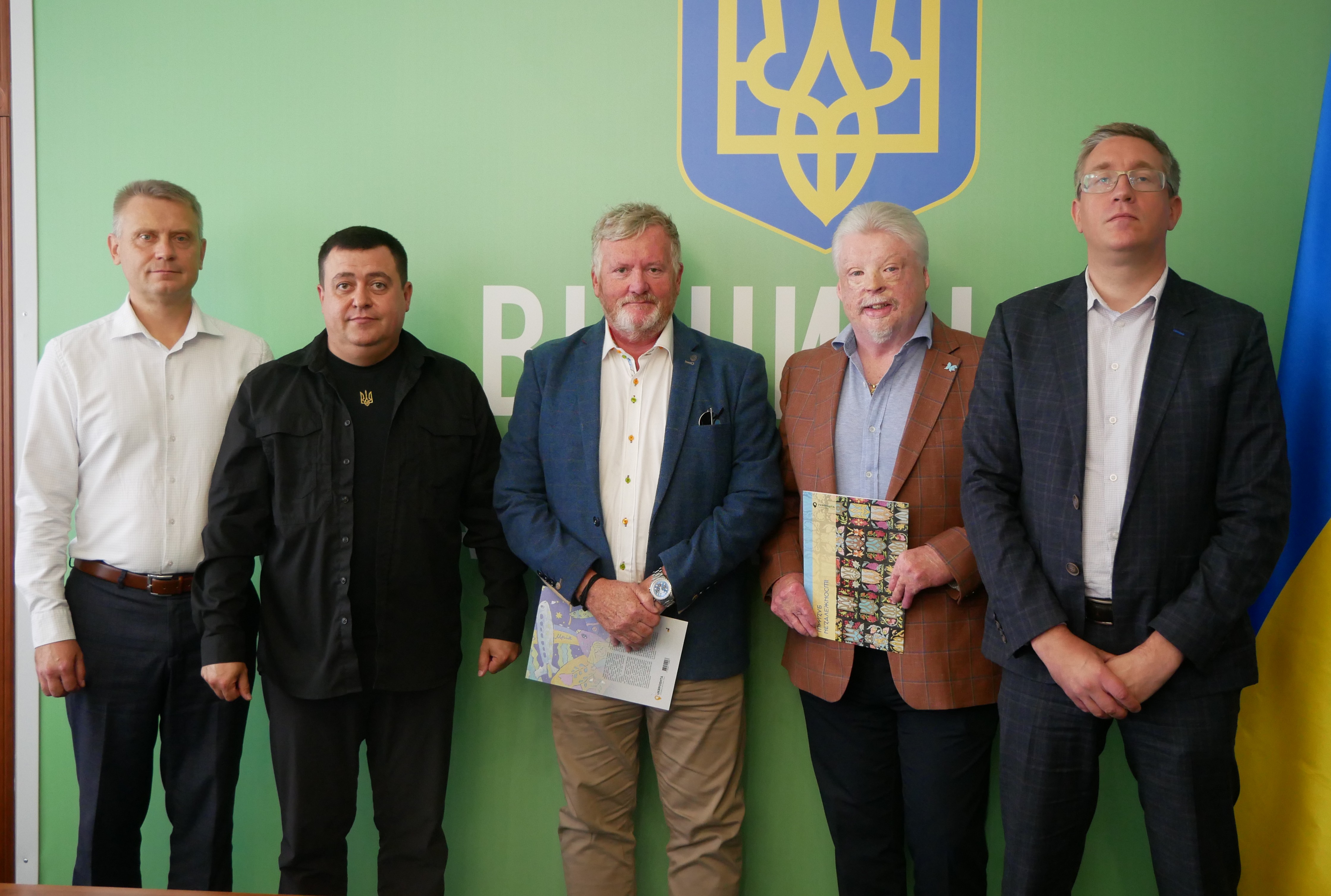 заступник начальника ОВА Андрій Кавунець та учасники заходу 