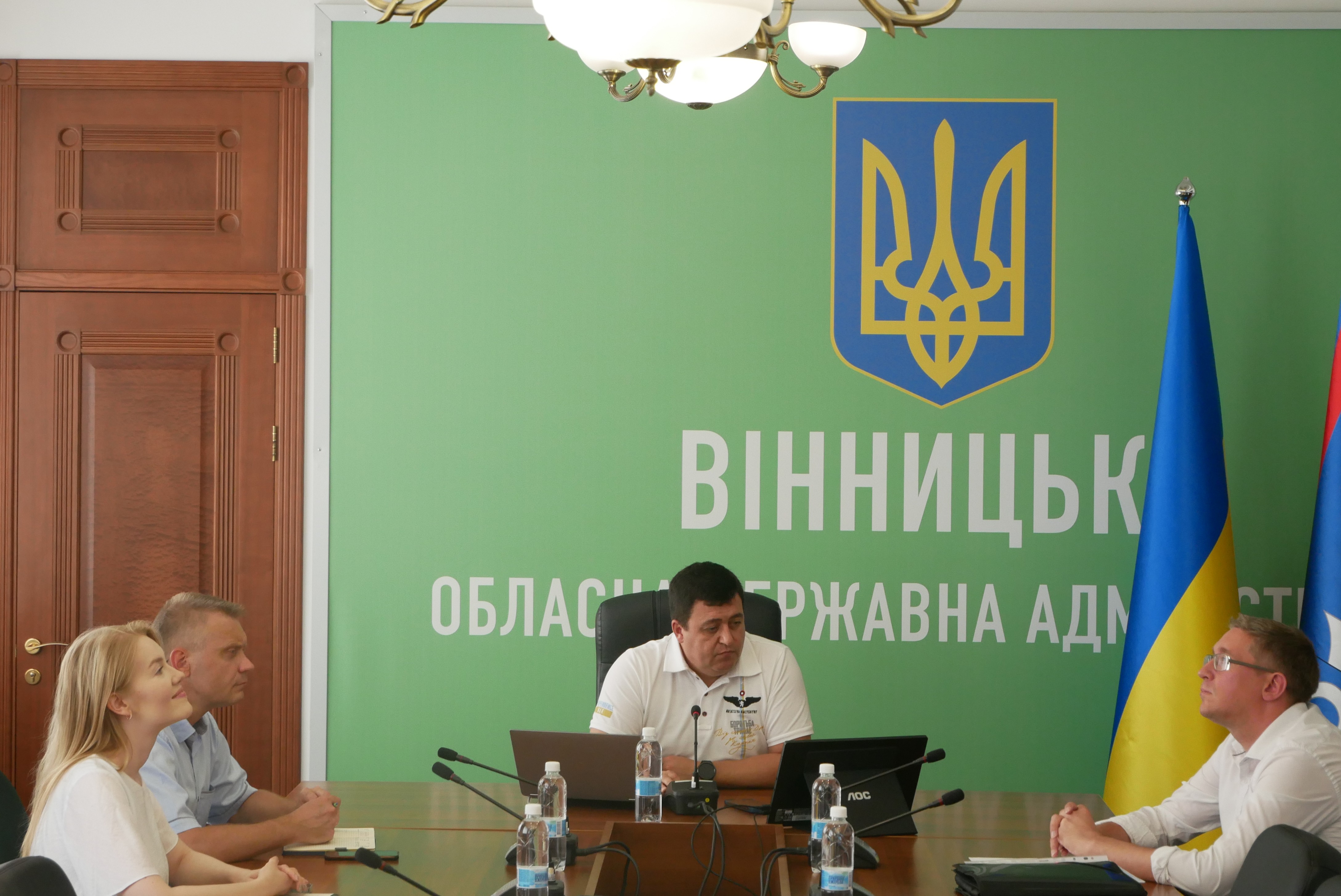 заступник начальника ОВА Андрій Кавунець та учасники зустрічі