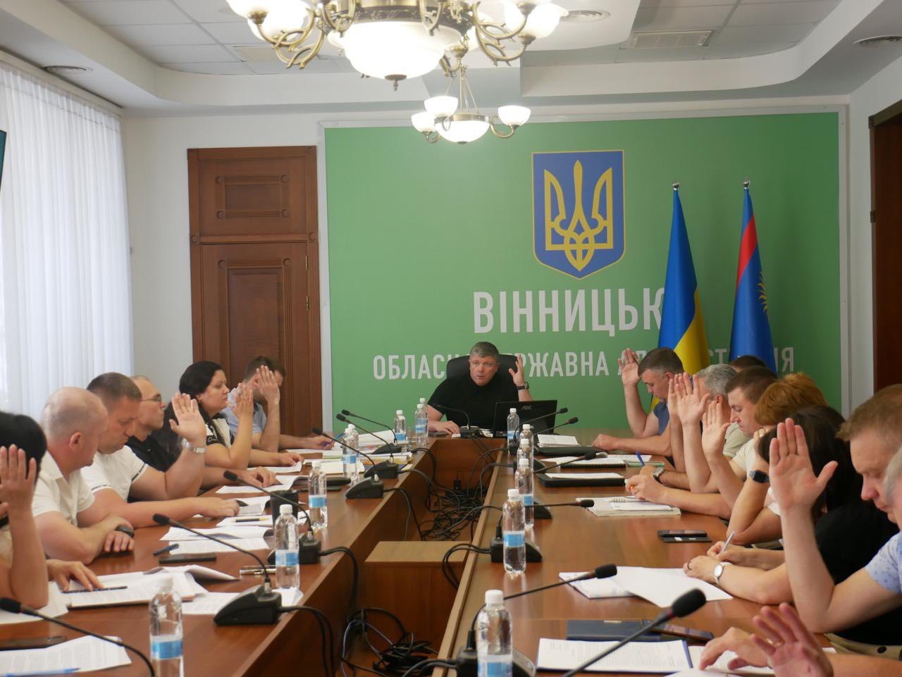 заступник начальника ОВА Олександр Піщик та учасники засідання
