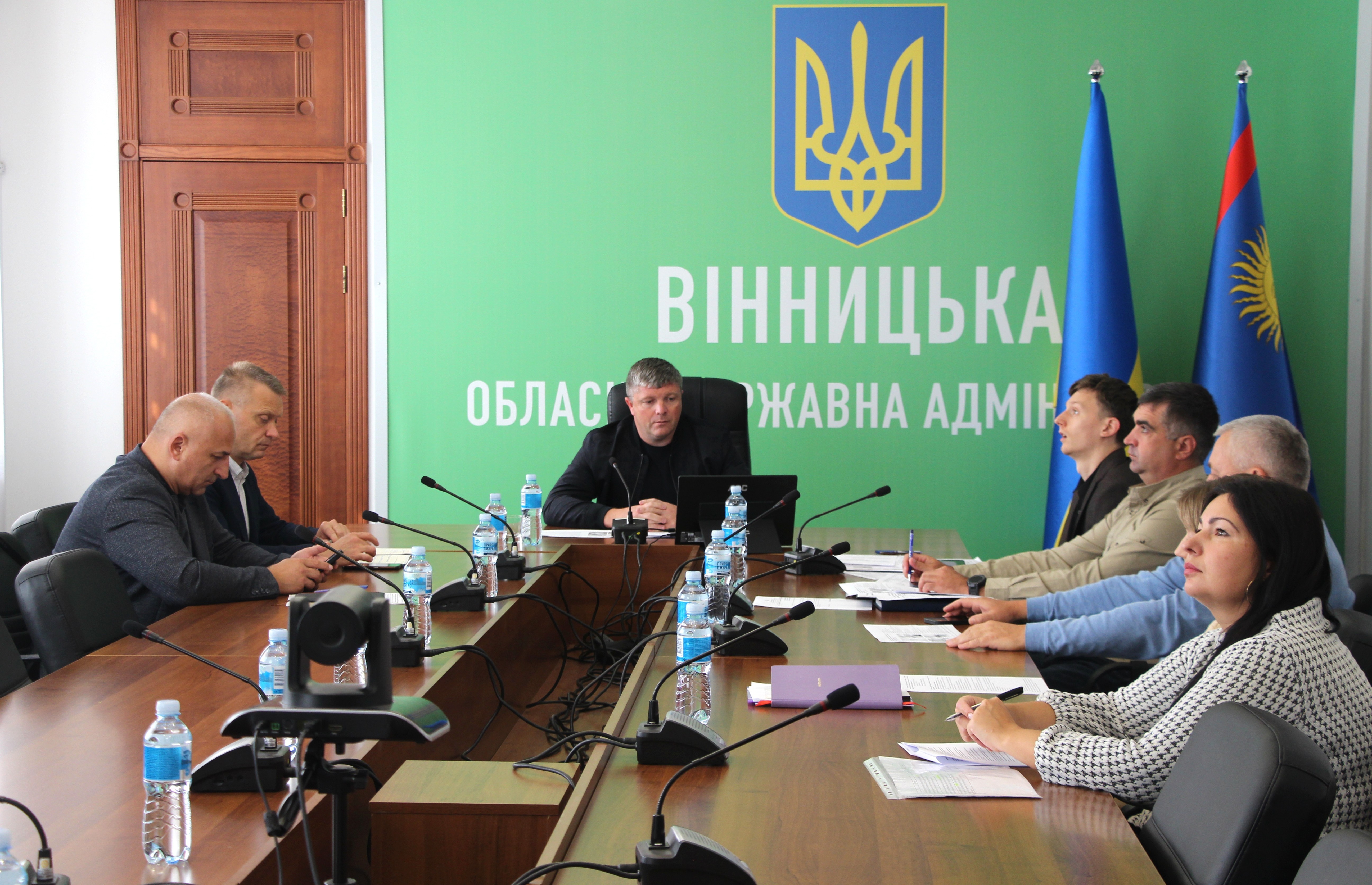 Заступник начальника ОВА Олександр Піщик та учасники засідання