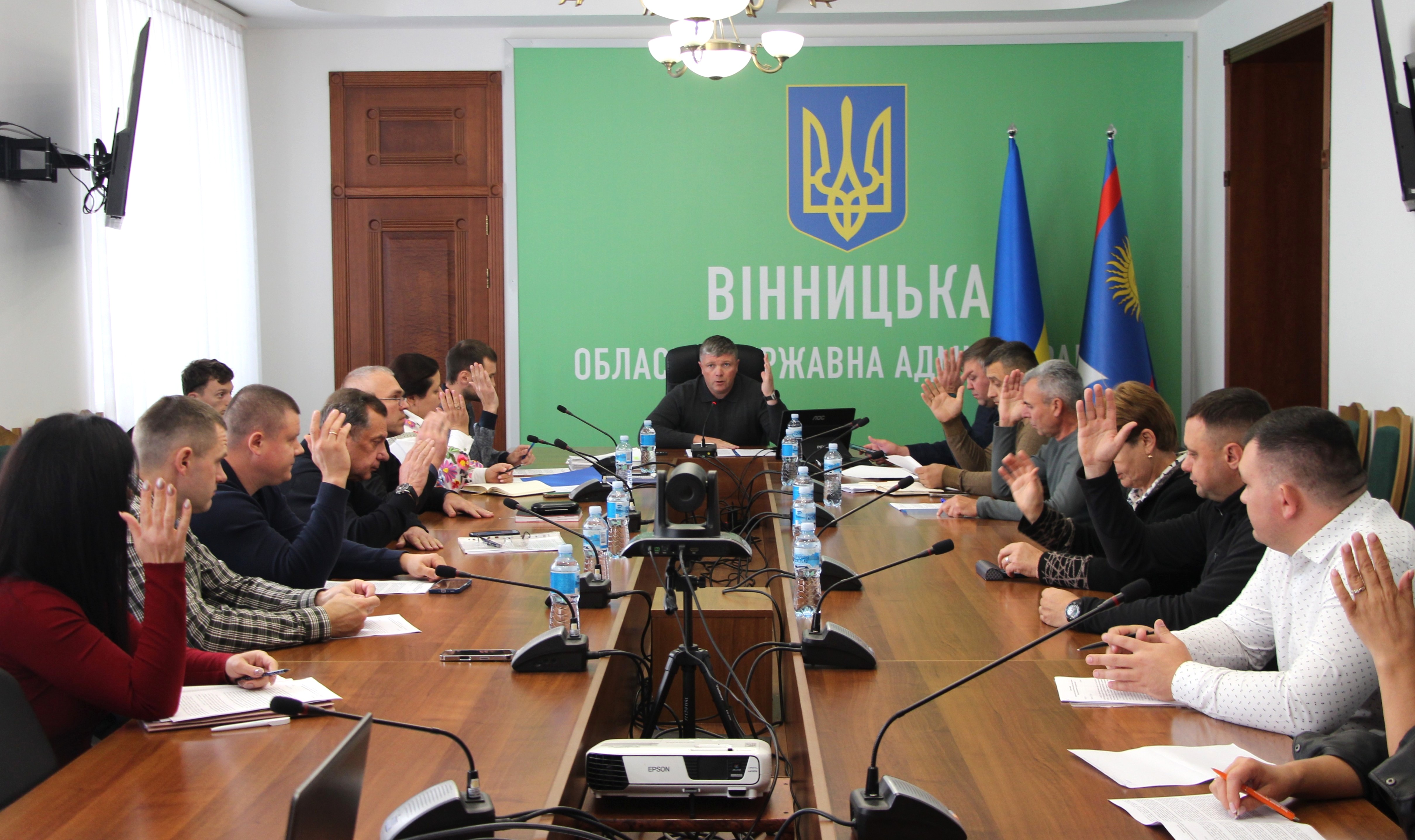 Заступник начальника ОВА Олександр Піщик та учасники засідання