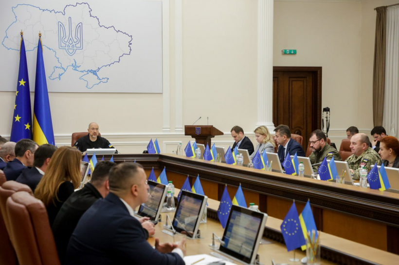 Прем’єр-міністр України Денис Шмигаль та учасники засідання Уряду