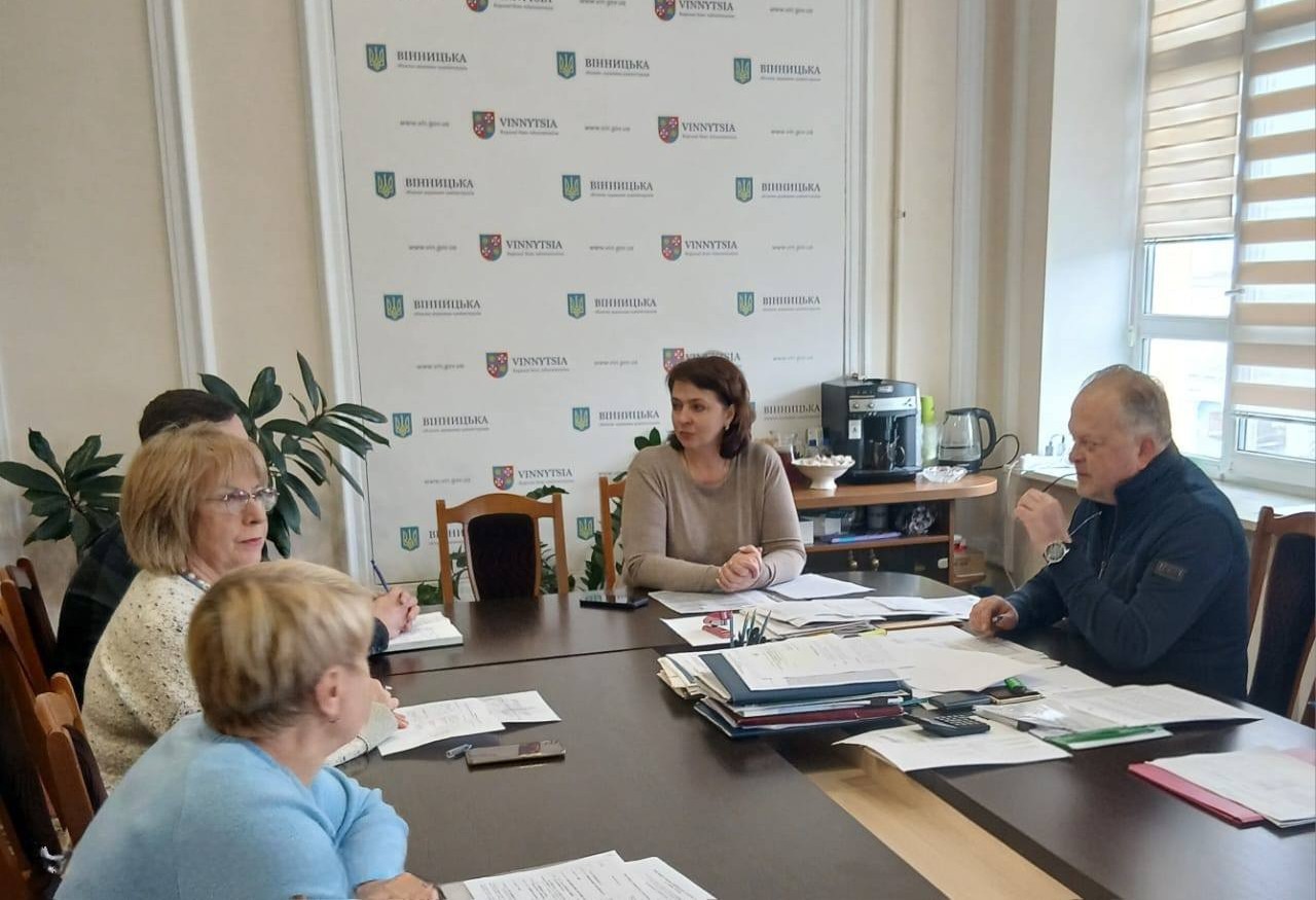 заступник начальника ОВА Сергій Здітовецький та учасника засідання