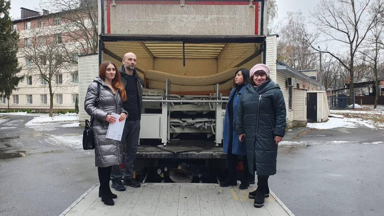 фото передачі гуманітарної допомоги для медзакладів