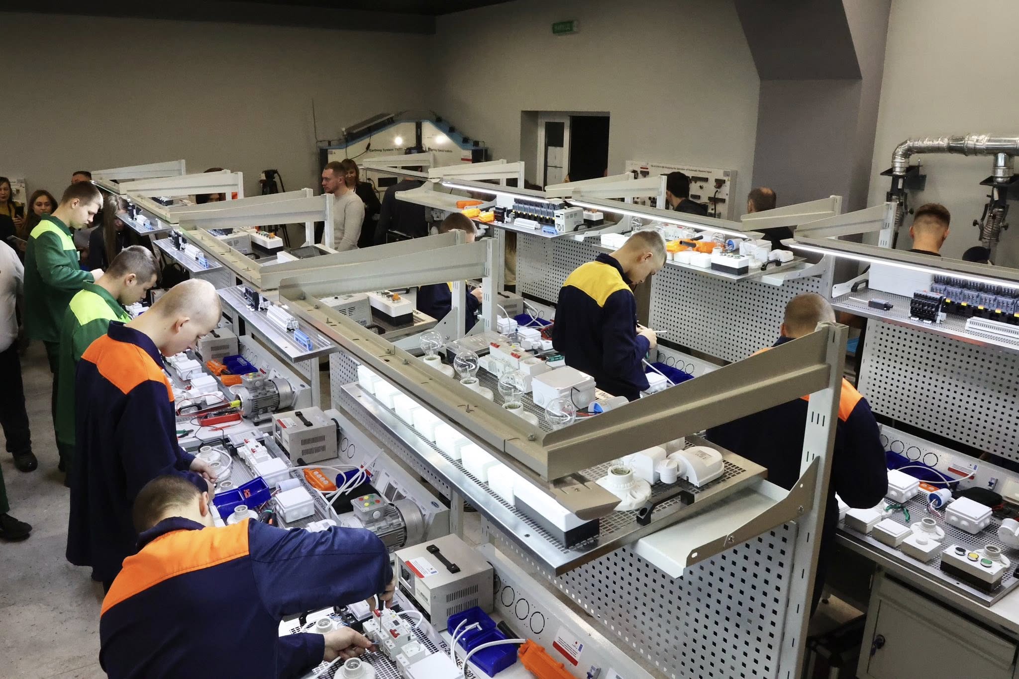 У Вінницькому індустріальному професійному коледжі створили сучасну майстерню для електромонтерів