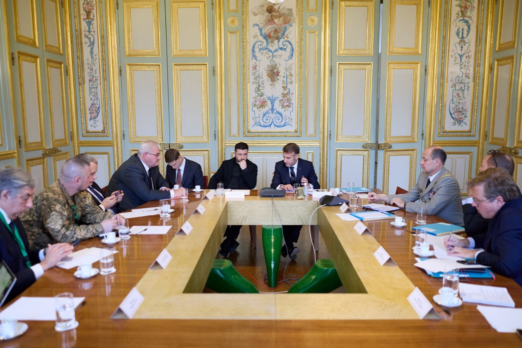 Президент України Володимир Зеленський та учасники зустрічі