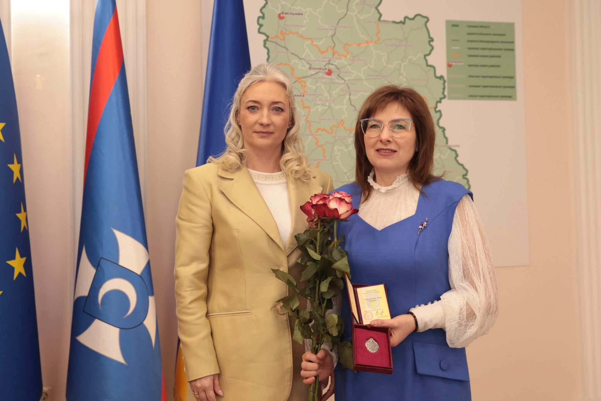 До Дня Соборності на Вінниччині відзначили людей, які своєю працею зміцнюють Україну