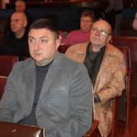 Зала заповнена людьми