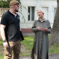 Перша заступниця начальника ОВА Наталя Заболотна з учасником заходу