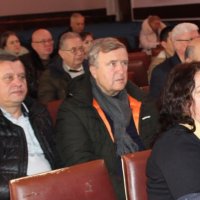 Зала заповнена людьми