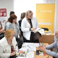 Жінки отримують консультації на локаціях Національного ярмарку вакансій