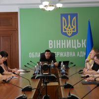 Заступник начальника ОВА Андрій Кавунець та учасники зустрічі