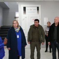 Заступник Начальника ОВА Андрій Кавунець, голова Вороновицької селищної ради Олександр Ковінько та представники МОМ