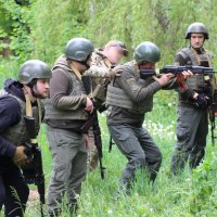 інструктор та учасники вишколу