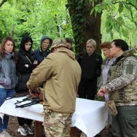 інструктор та учасники вишколу