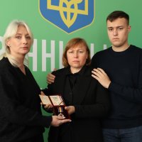 Перша заступниця Начальника ОВА Наталя Заболотна під час вручення посмертних нагород