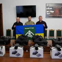 Заступник начальника ОВА Сергій Здітовецький, голова обласної Ради Вячеслав Соколовий та військовий