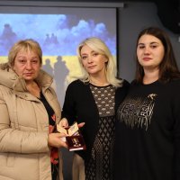 Перша заступниця Начальника ОВА Наталя Заболотна та жінки у залі